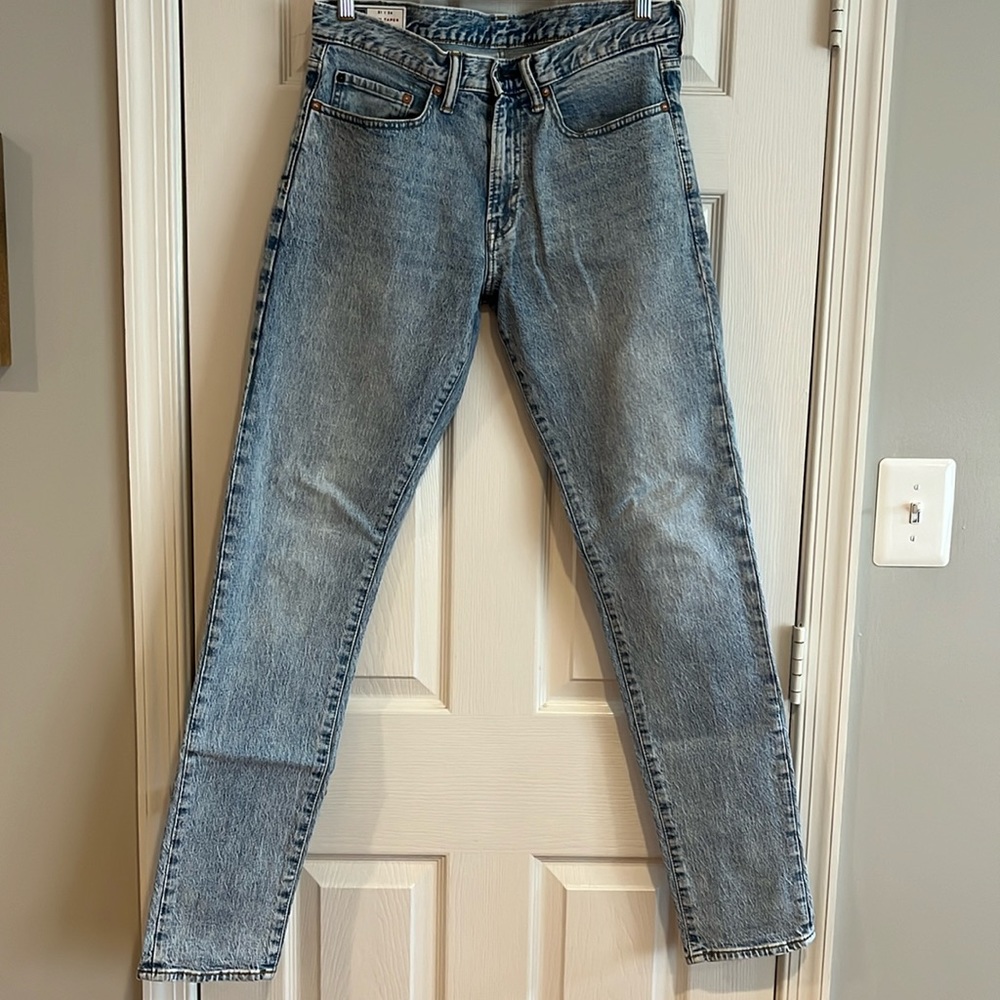 GAP Men’s jeans size 31 x 34 Slim Taper, light wash
